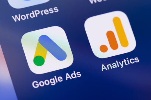 Desktop mit 2 Apps: Google Ads und Google Analytics