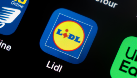 Blau-gelbes Lidl-Icon als App auf einem Smartphone